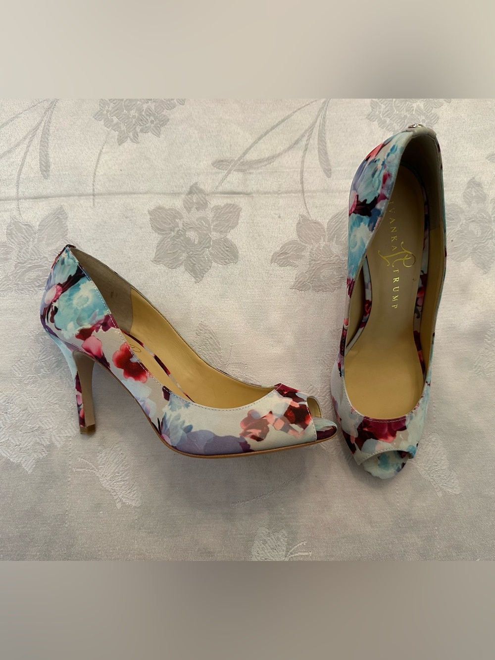 Ivanka Trump 7M Floral Peep Toe Pumps Heels Multicolor Leather Sole